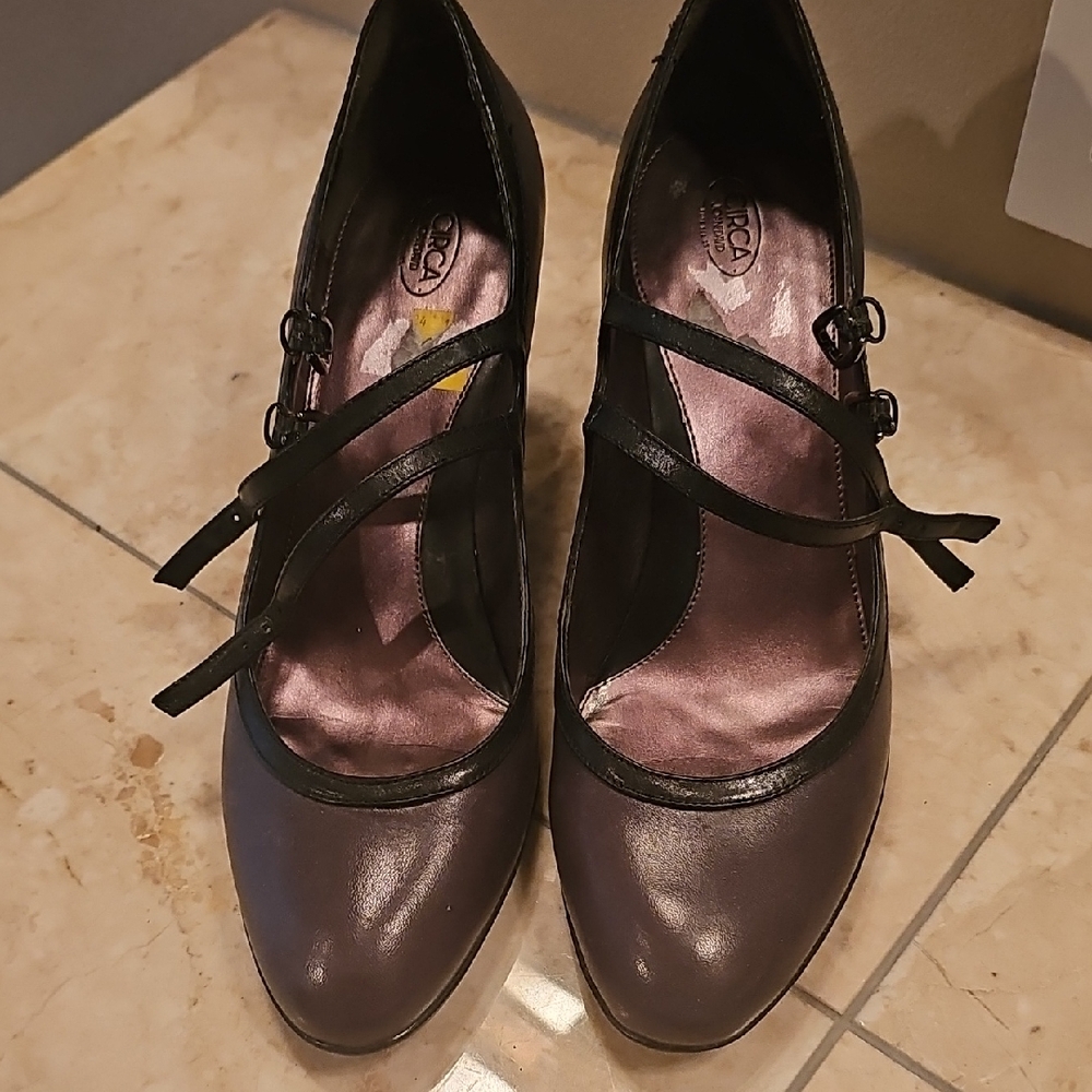 AEROSOLES Black and Purple Heels